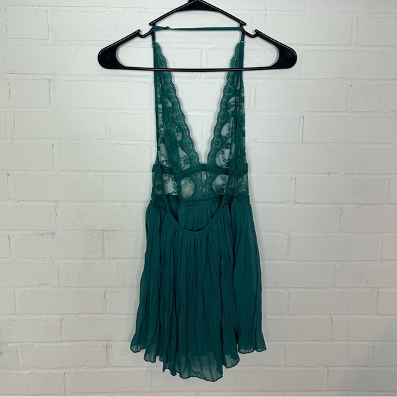 Victoria’s Secret Super Cute Lace Lingerie Top - Picture 3 of 4